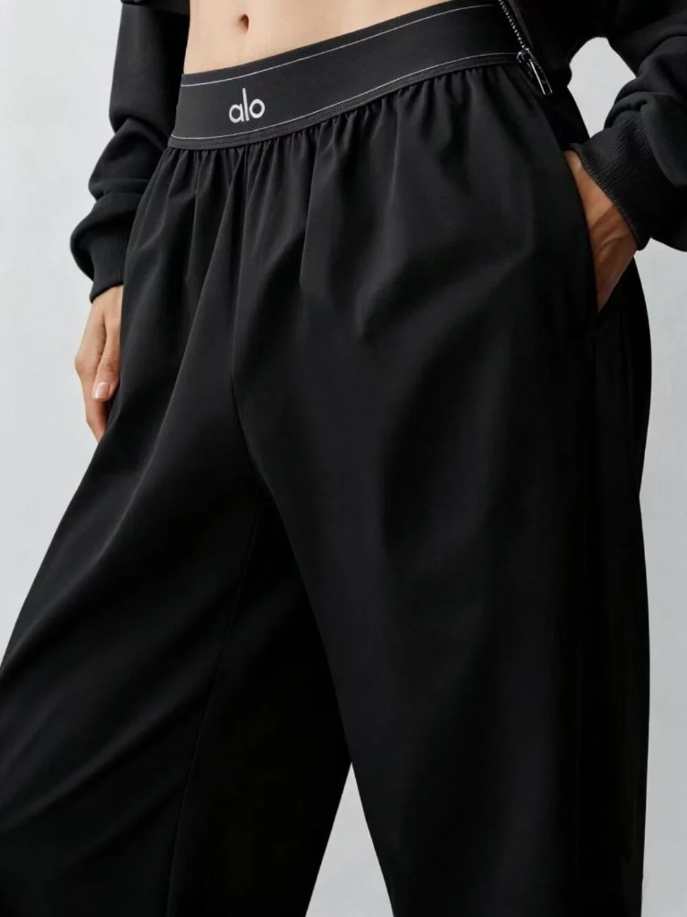 NWT 😘💛 ALO Yoga Women's Suit Up Trouser Classic Black,Straight legs,Casual